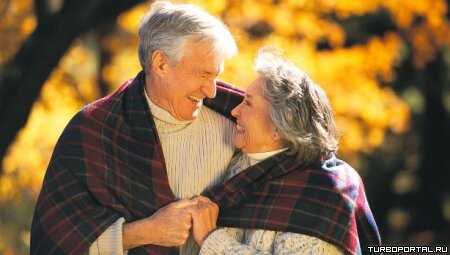 Одну пожилую пару, прожившую 60 лет вместе, спросили: Как вам удалось так долго прожить вместе?