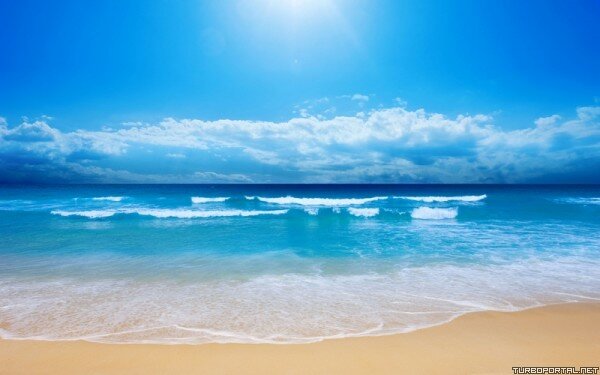 Голубое небо, море и пляж (обои)