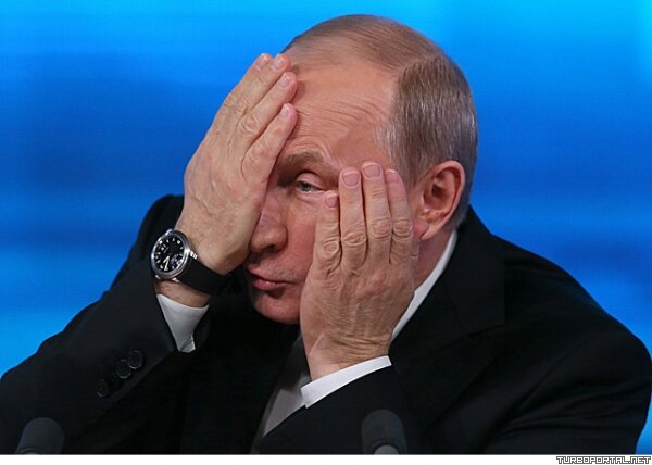 Путин закрывает лицо руками